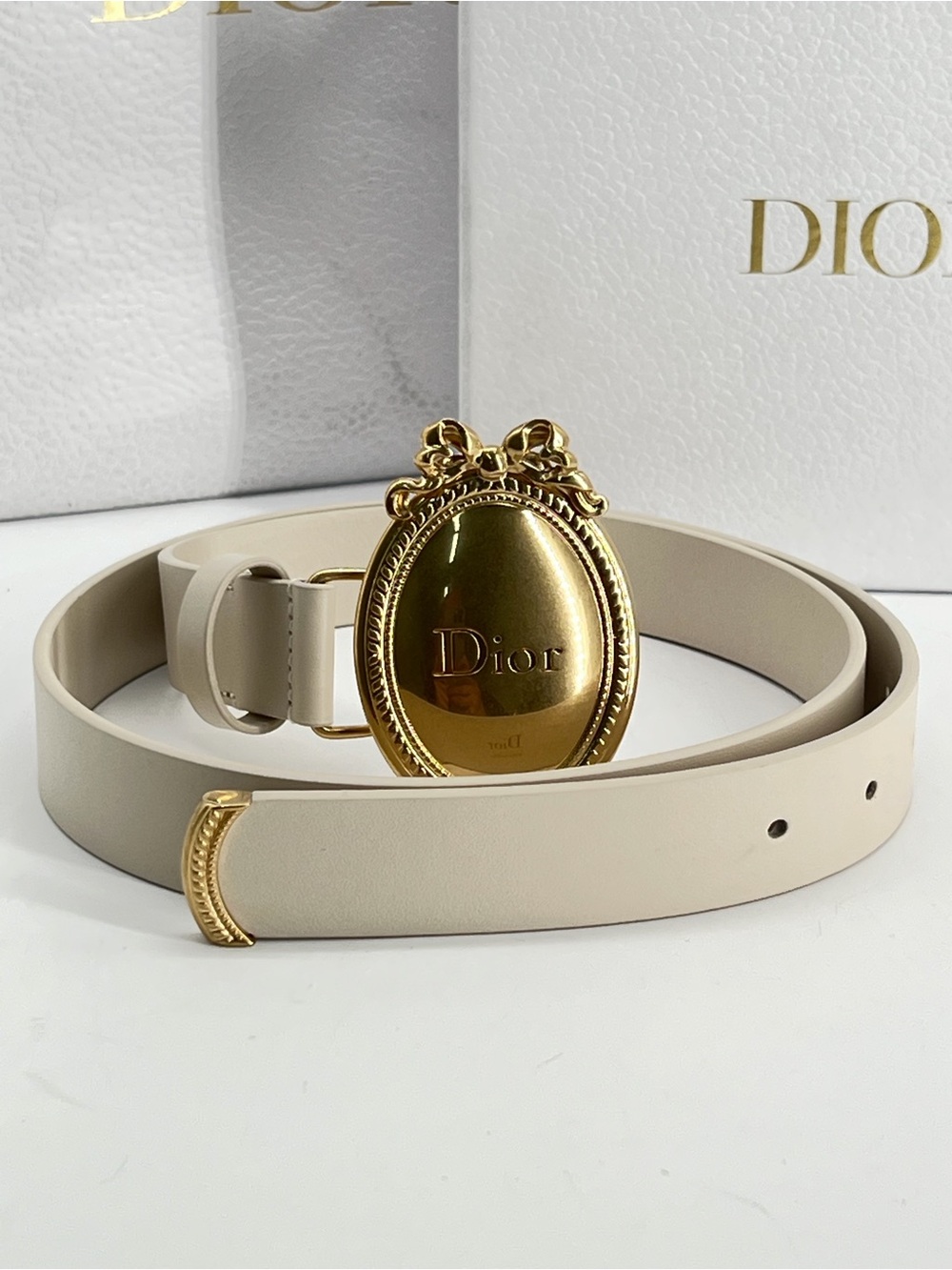 Christian Dior Medaillon Belt Craie Smooth Calfskin Size 37.5inches - Picture 2 of 7